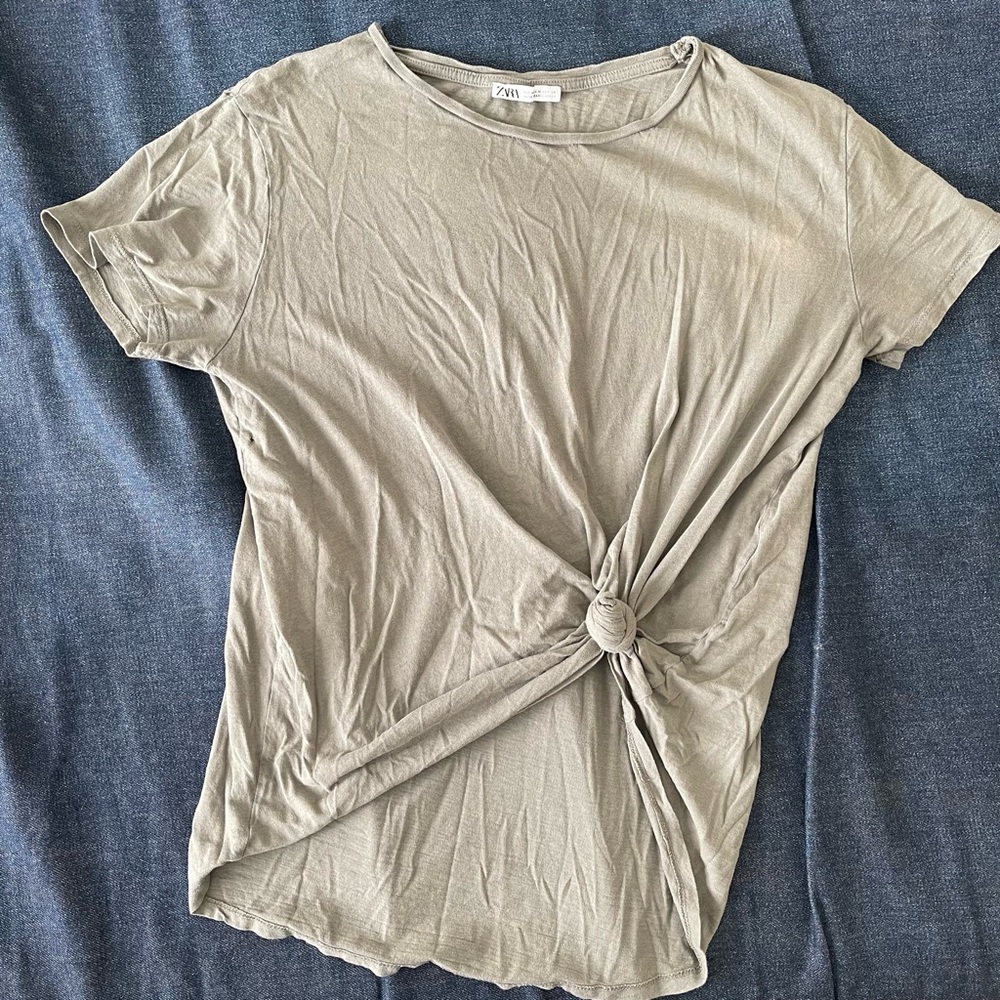 Zara Women’s Medium Grey Sage Green T-shirt